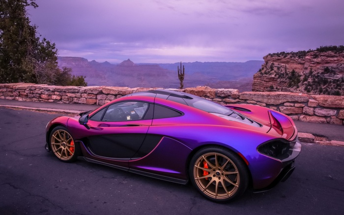 McLaren P1 parked at the Grand Canyon