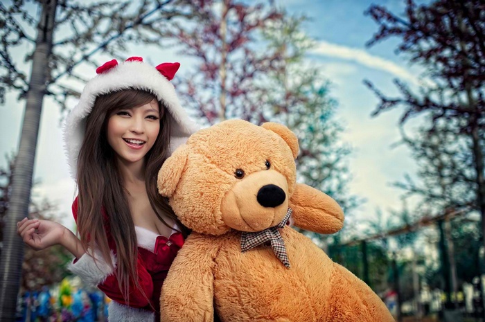 Agnes Lim with a large teddy bear