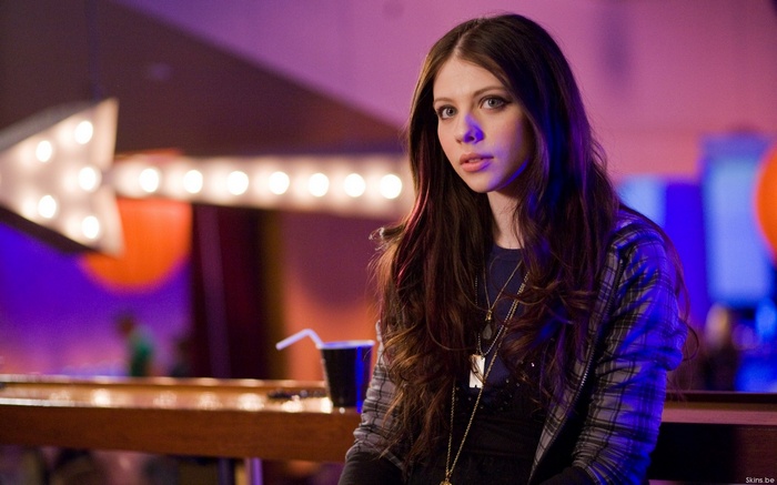 Michelle Trachtenberg with long hair and necklaces