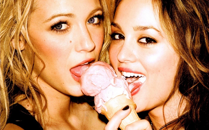 Leighton Meester and Blake Lively eating ice cream
