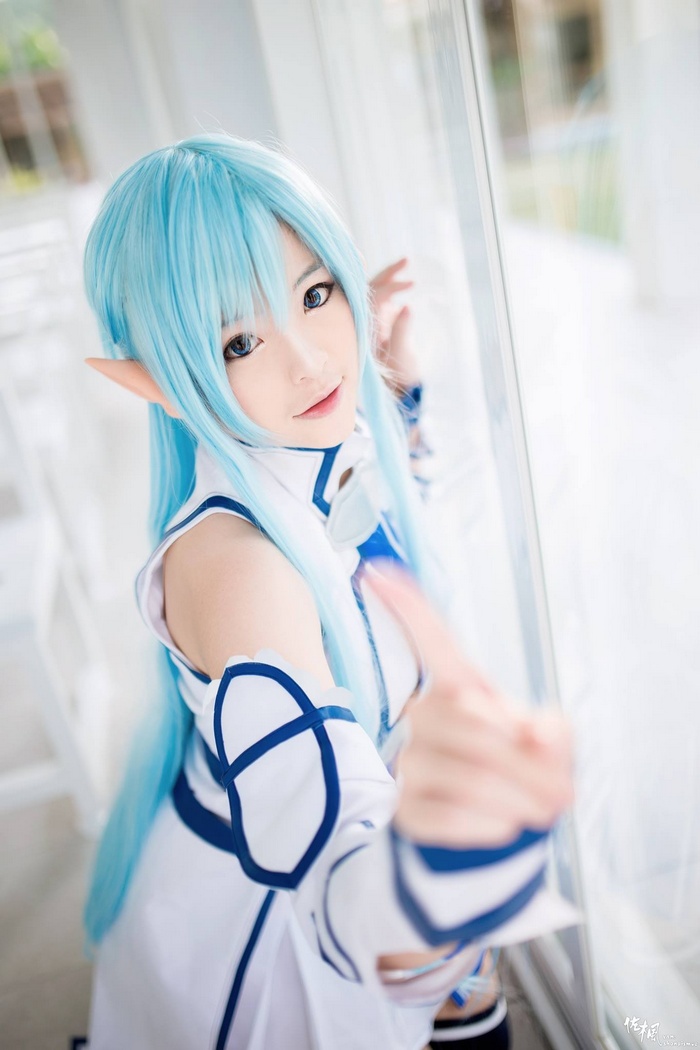 Yuuki Asuna Cosplayer with Blue Hair