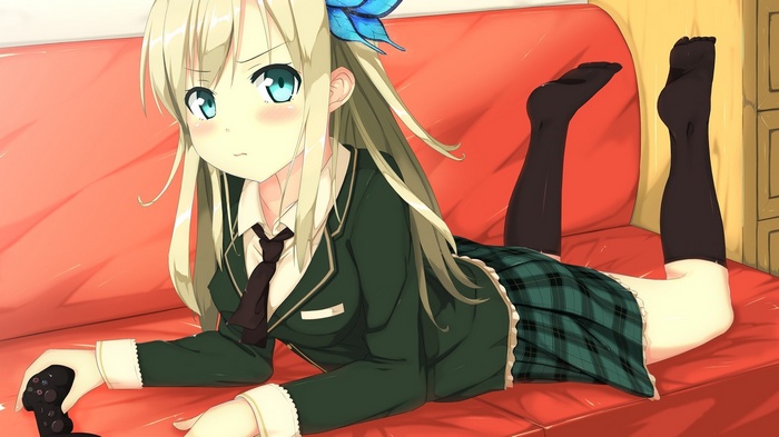 Kashiwazaki Sena playing PlayStation 3