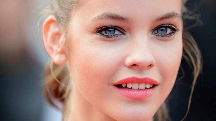 Barbara Palvin with blue eyes and pink lips