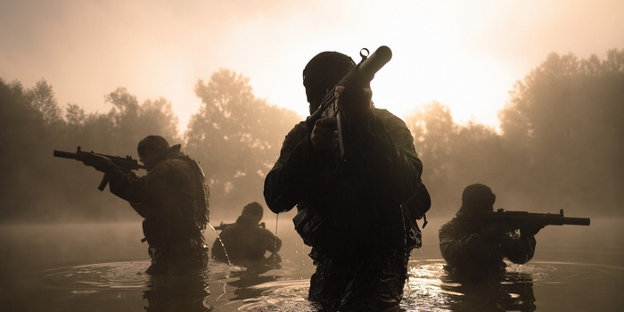 Soldiers with HK MP5 weapons in foggy water