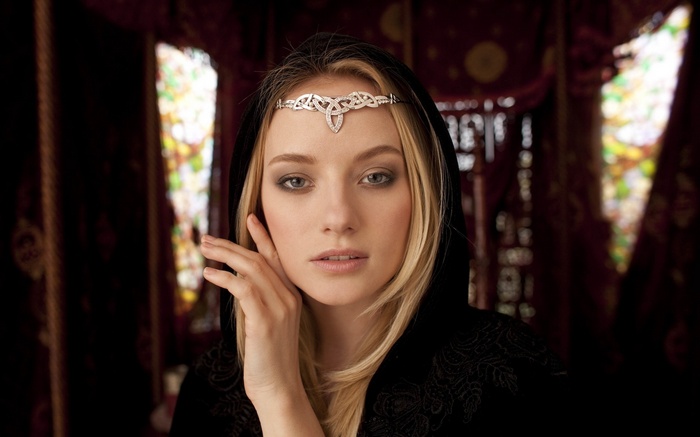 Fantasy girl Gadriella with blonde hair and blue eyes