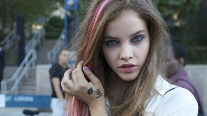 Barbara Palvin with pink streaks in her hair and a tattoo