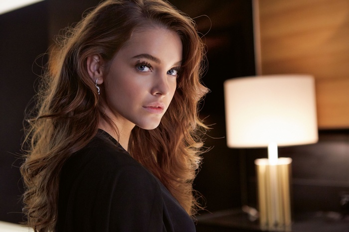 Barbara Palvin portrait with lamp