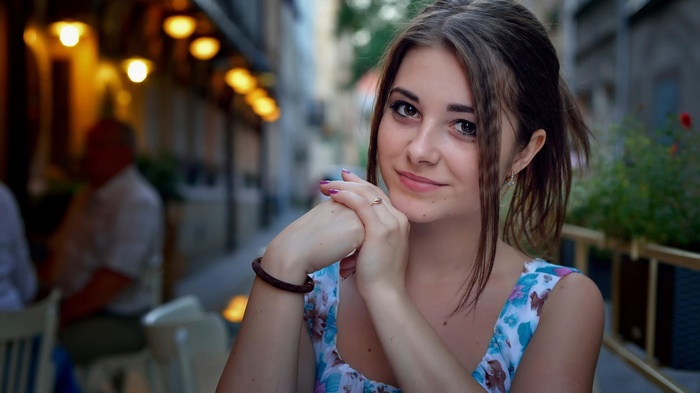 Dana Kareglazaya smiling outdoors