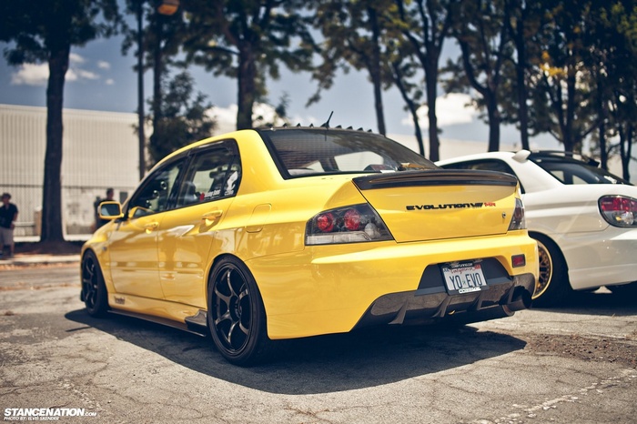 Yellow Mitsubishi Lancer Evolution MR car