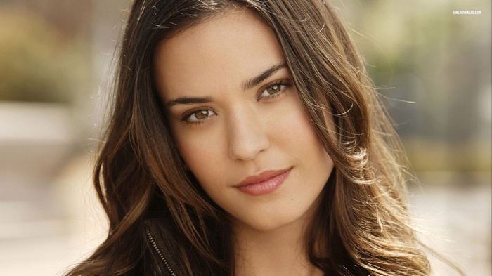 Portrait of Odette Annable with auburn hair