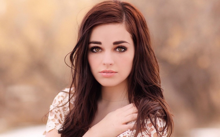 Brunette woman with brown eyes