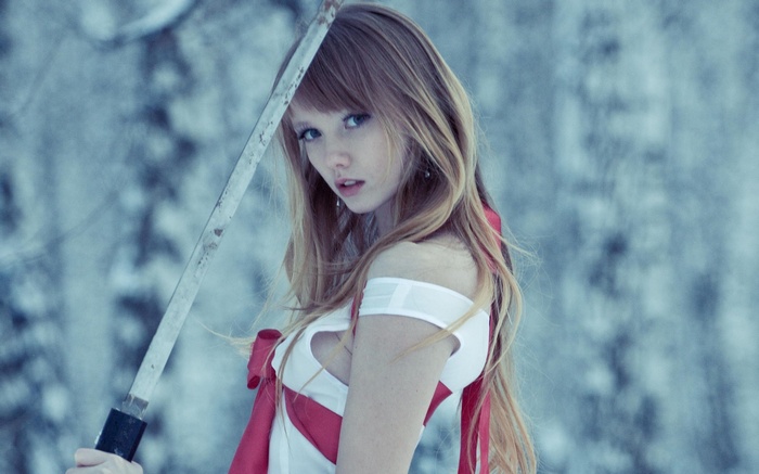 Olesya Kharitonova with a katana