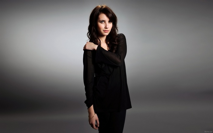 Emma Roberts posing against a grey background