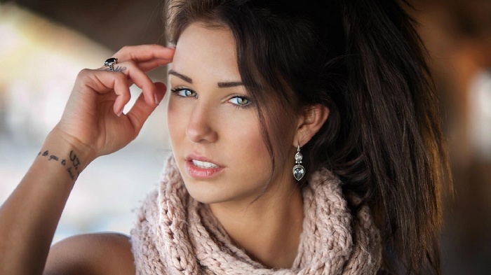 Anja Zeidler with a scarf and earrings