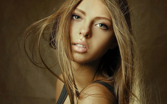 Blonde woman with green eyes in a portrait