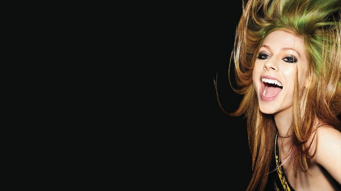 Avril Lavigne with green streaks in her hair