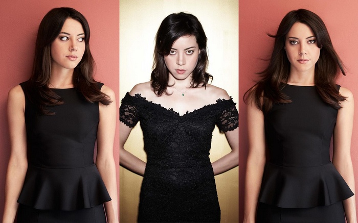 Aubrey Plaza in black dresses