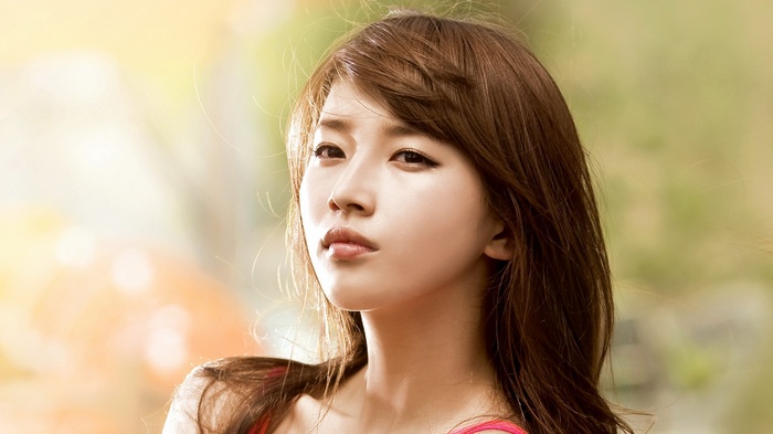 Bae Suzy K-pop singer and model