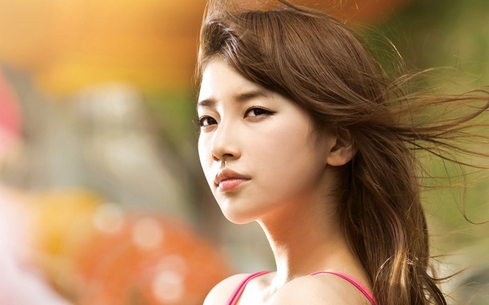 Suzy from Miss A posing outdoors