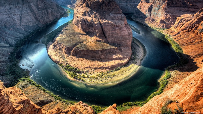 Horseshoe Bend and Colorado River in Grand Canyon