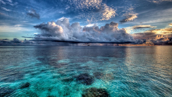 Sea and sky with dramatic clouds over the ocean