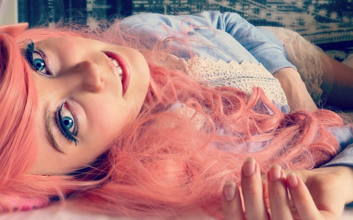 Woman with pink hair and blue eyes