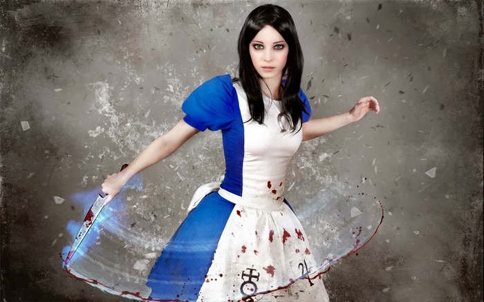 Cosplayer as Alice from Alice: Madness Returns with knife