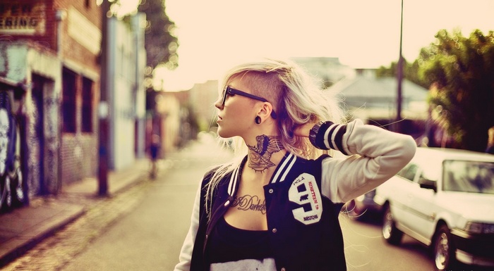 Sara Fabel with tattoos in an urban street