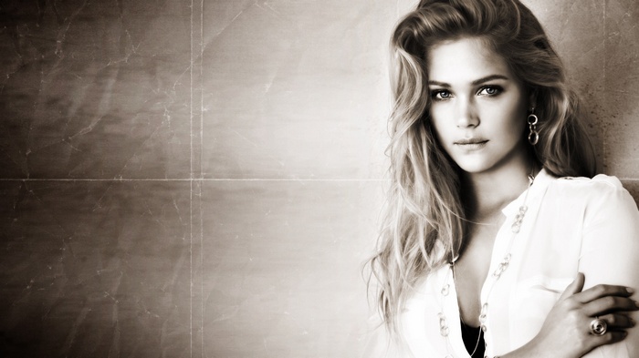 Sepia portrait of model Esti Ginzburg with wavy hair
