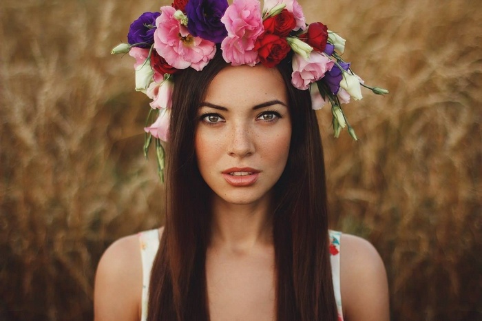 Woman with flower crown in a field