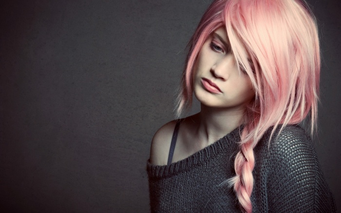 Woman with pink hair and grey sweater