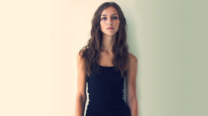 Rachel Cook with long brown hair and blue eyes