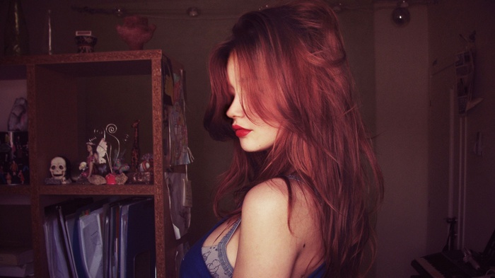 Redhead woman with red lipstick and sideboob