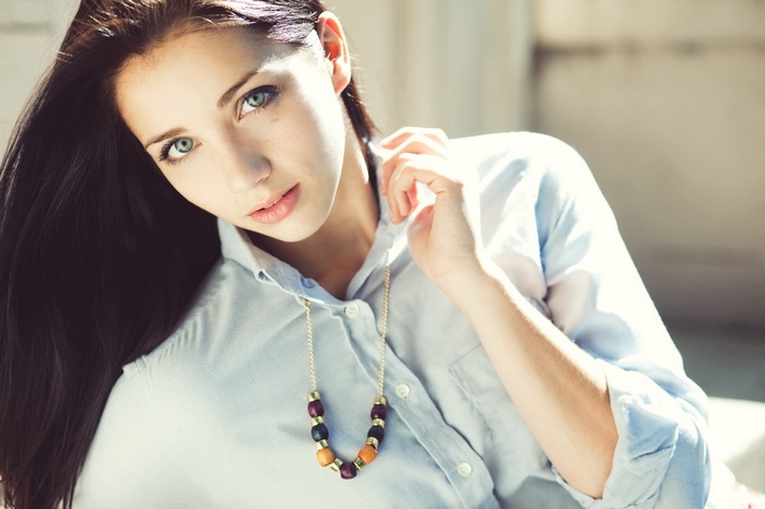 Emily Rudd with blue eyes and necklace
