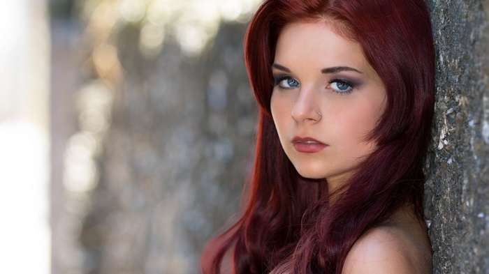 Karoline Kate with red hair and blue eyes