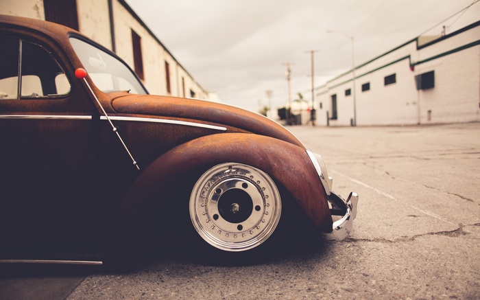 Rusty Volkswagen Beetle with chrome wheels