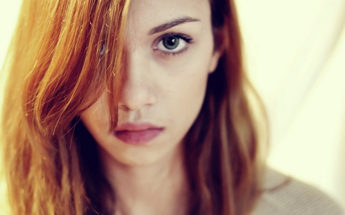 Redhead woman looking at the viewer
