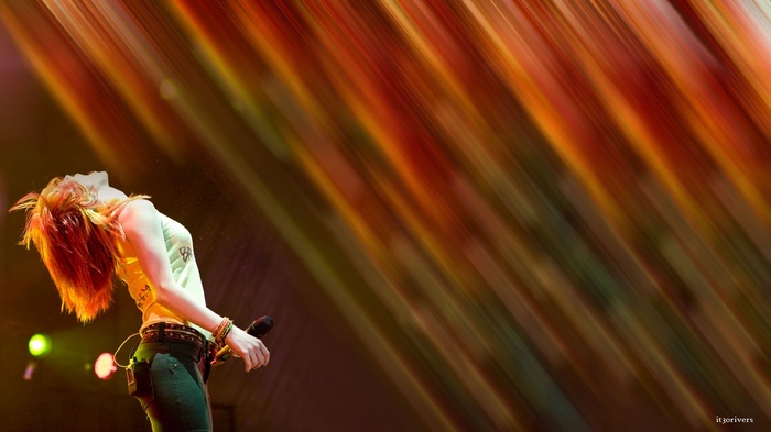 Hayley Williams of Paramore performing on stage