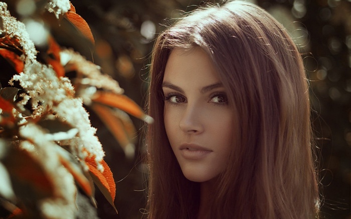 Kristina Gontar, brunette woman with flowers