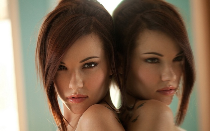 Elizabeth Marxs reflected in a mirror