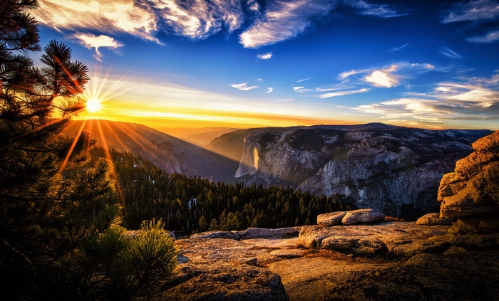 Sunrise over Yosemite Valley with sun rays