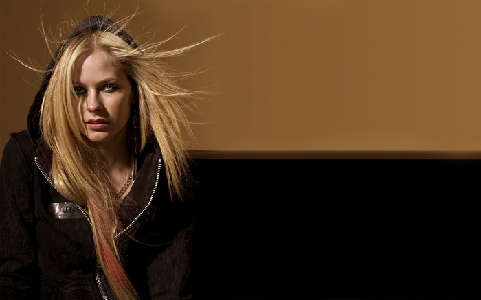 Avril Lavigne with windblown blonde hair