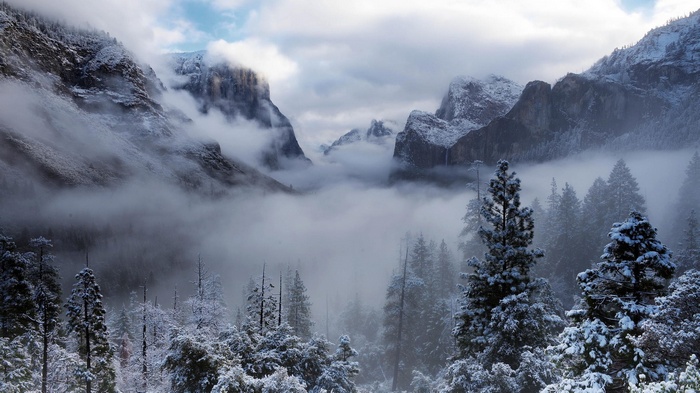 Snowy Mountains and Fog in Yosemite National Park