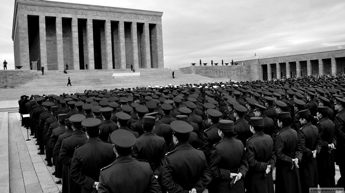 Anıtkabir with a large group of police officers