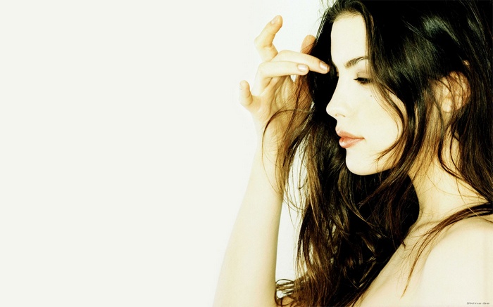 Liv Tyler in profile with dark hair