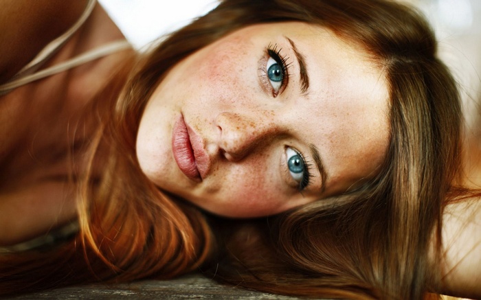 Lindsay Hansen with freckles and blue eyes