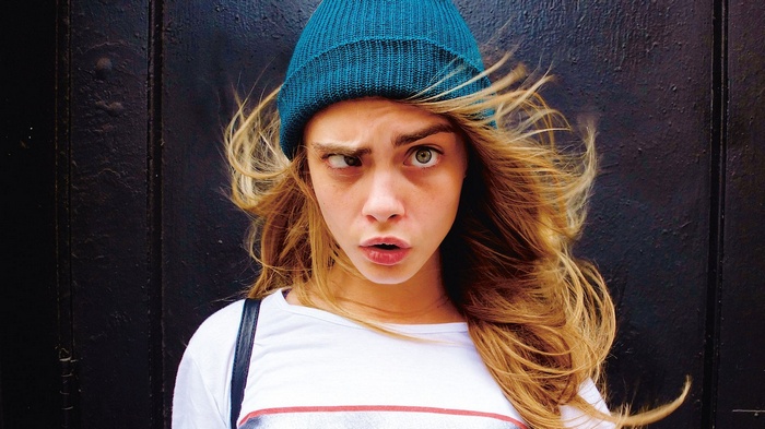 Cara Delevingne wearing a blue beanie
