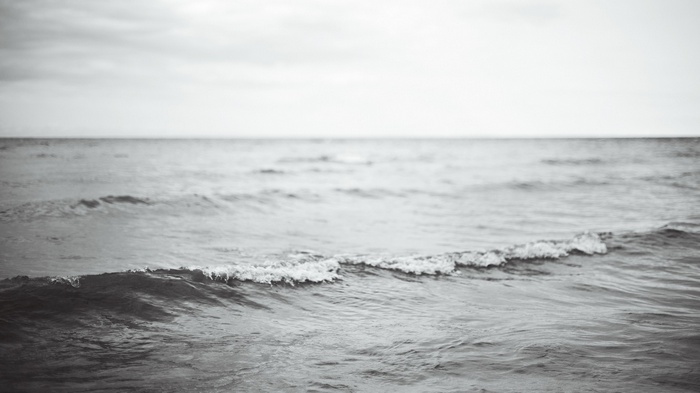 Monochrome sea with waves and shallow depth of field