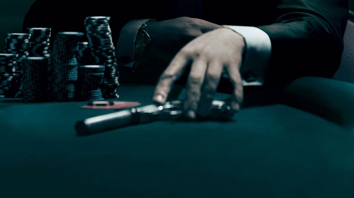 James Bond Casino Royale Gun and Chips
