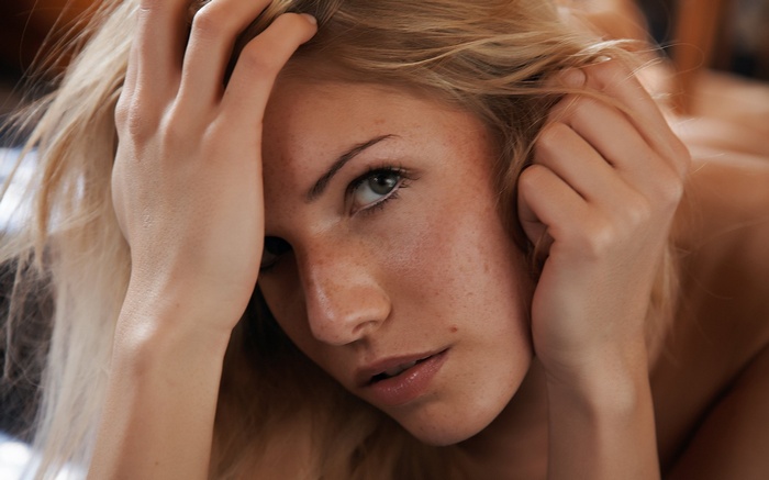 freckles Iveta Vale face women